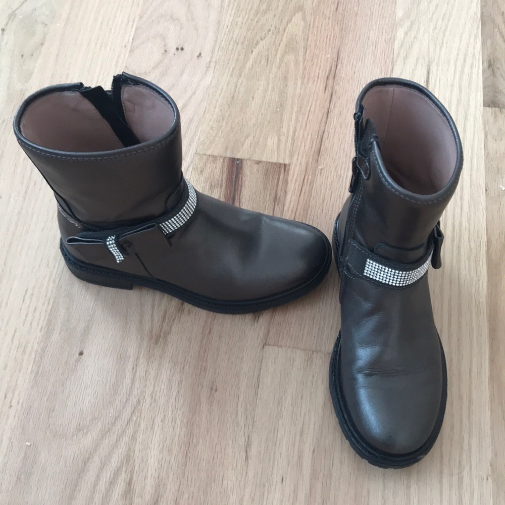 Gorgeous girls booties with stones